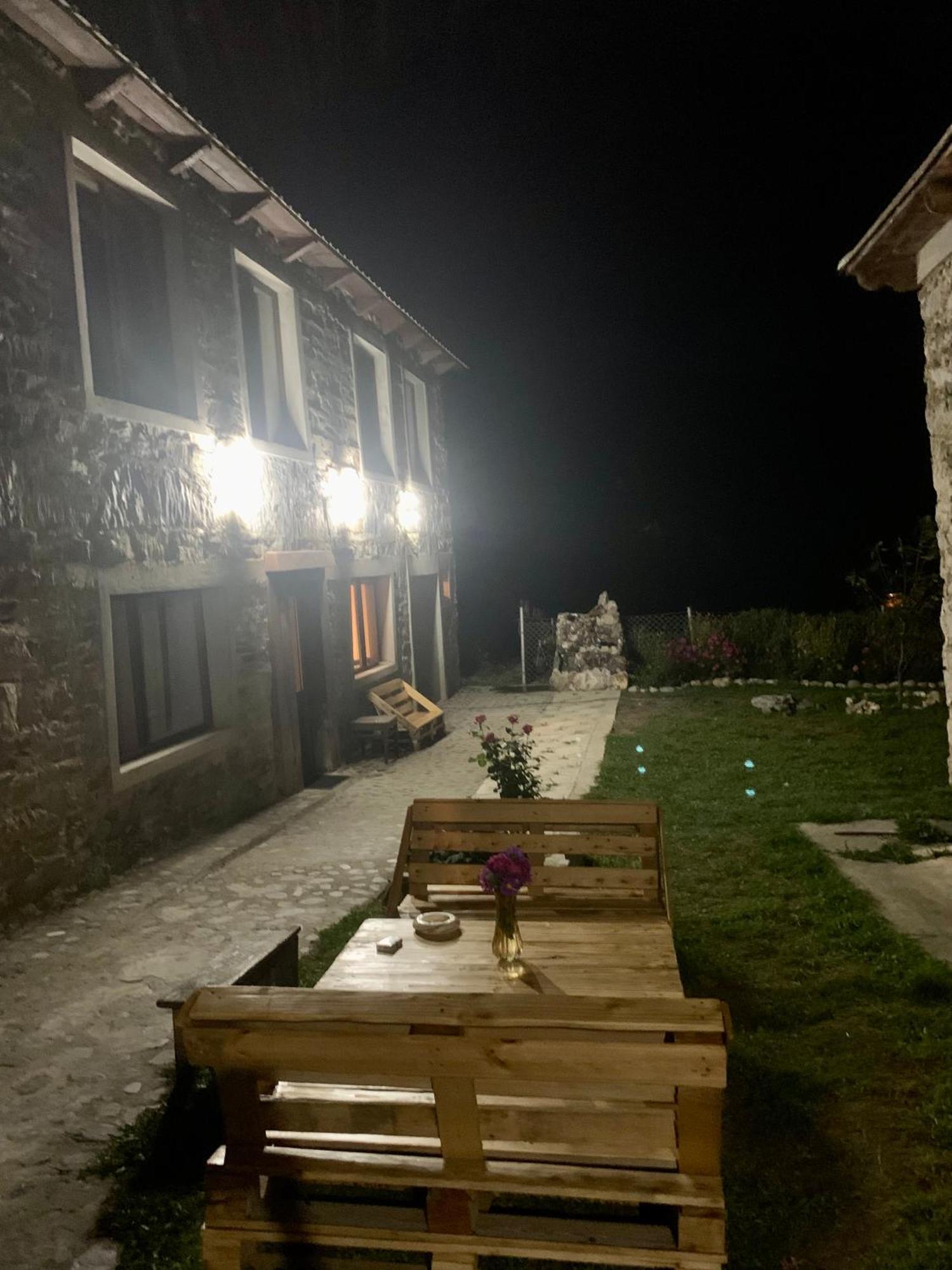 Гостевой дом SVANETI Местия Экстерьер фото